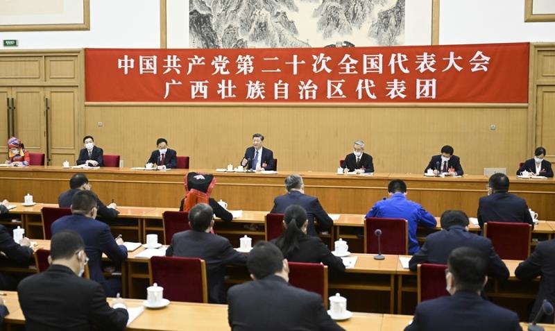 10月17日，习近平同志参加党的二十大广西代表团讨论。新华社记者 谢环驰 摄